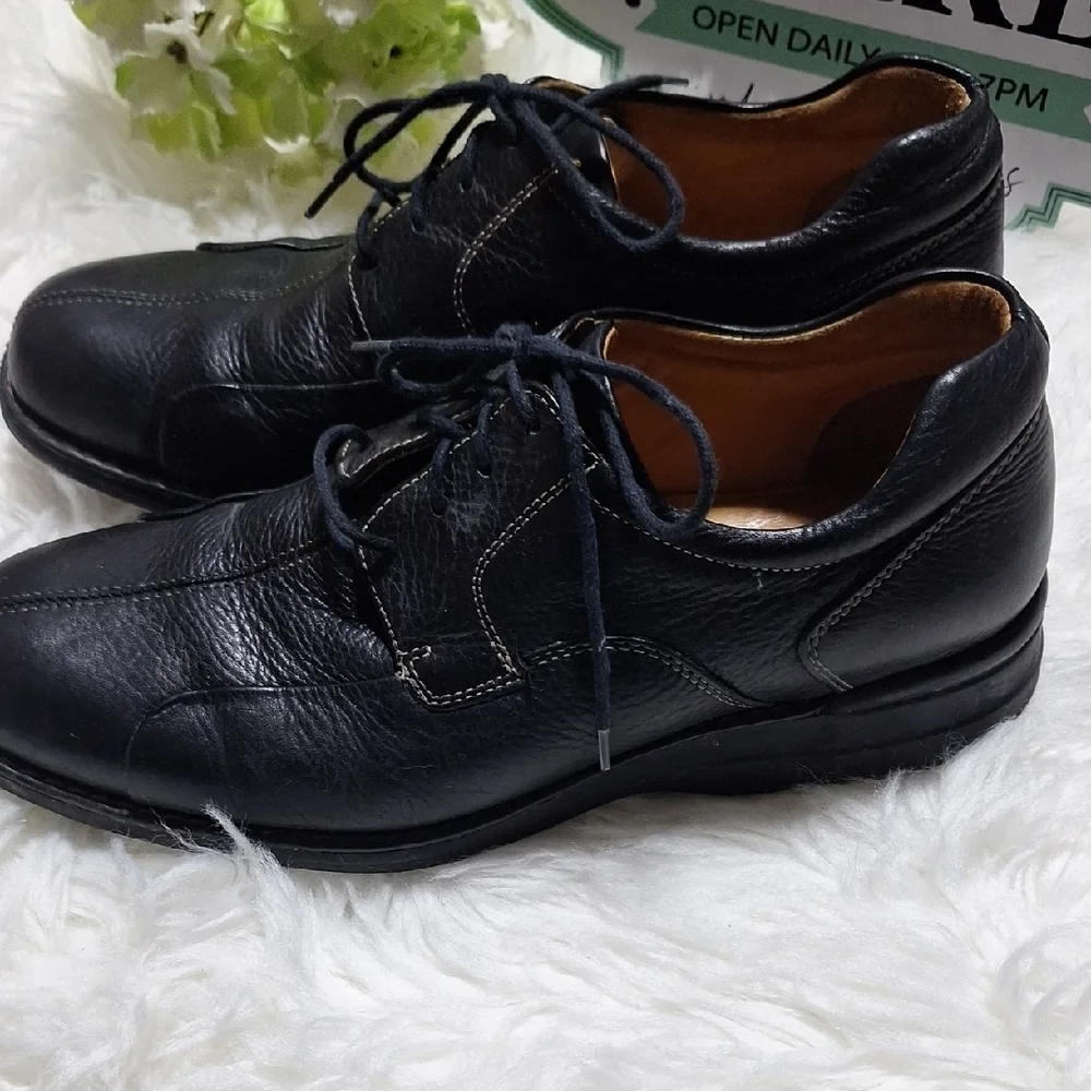 Johnston & Murphy Classic Black Oxfords